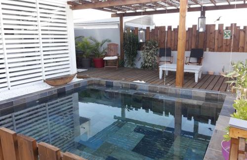 Bois d'Olives Bed & Breakfast | Maison TONGA piscine - jacuzzi confort