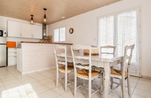 Villeneuve-en-Retz House | Maison traditionnelle, proche plages, WIFI, jardin - FR-1-306-1319