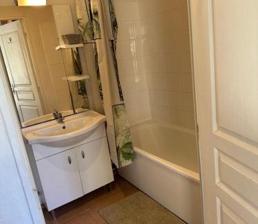 Gallargues-le-Montueux Apartment | Maison vacances climatisée à 20 minutes de la mer