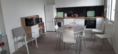 Riorges House | Maison ville agréable
