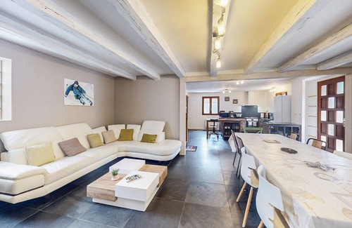 Aulon House | Maison vue sur les montagnes