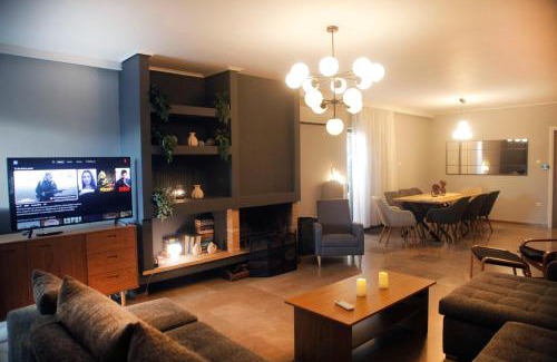 Khalandrion Apartment | Maisonette Chalandri by DV10 Family House Luxury Oasis