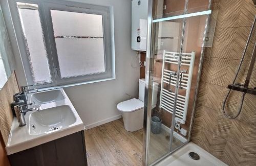 Elbeuf Apartment | Maisonette Cozy, Neuf, Centre-ville, Wifi