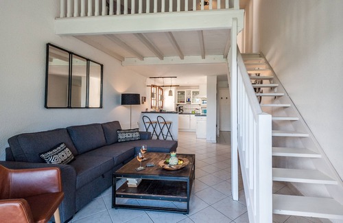 Saint-Raphael Apartment | Maisonette La Cigalerie 30 m from the beach, balcony BBQ