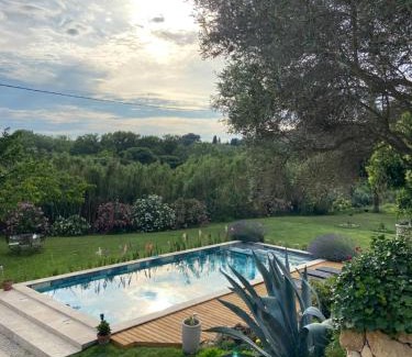 Miramas House | Maisonnette et piscine