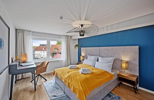 Moelln Apartment | MAISUITES Eisvogel - Zentrale Luxuswohnung mit direktem Seeblick I Bis zu 4 Personen I Premiumküche I Boxspringbett I Kaffeevollautomat I Parkplatz I WLAN