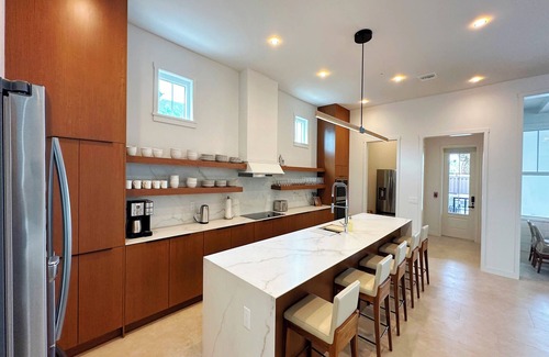 Florida Central Atlantic Coast House | Majestic 10-BR Haven: Pool, Game Room, & More ONLY 3-6 mins to DISNEY WORLD !