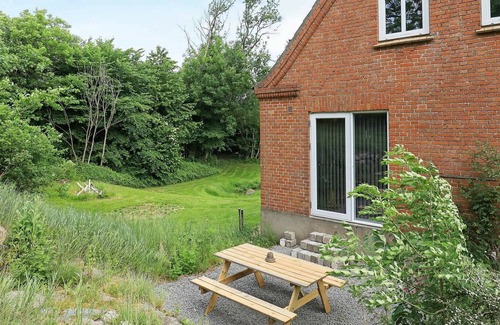 Roslev House | Majestic Holiday Home in Jutland with Garden