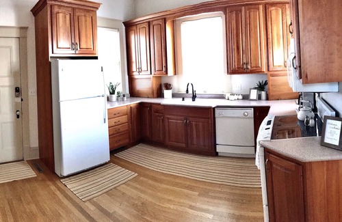 Lansing House | Majestic Mississippi River Views! Booking for September!