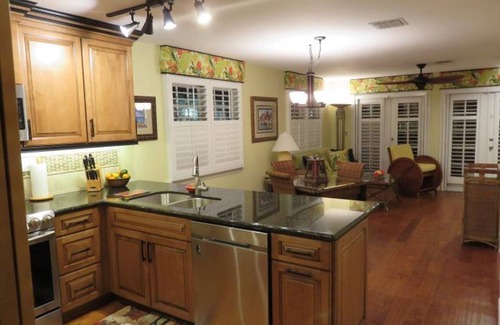 Truman Annex House | MAJESTIC PARADISE II Luxury living in Truman Annex. Downtown, pool, 2 blks