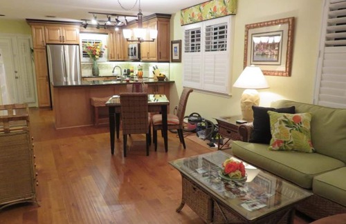 Truman Annex House | MAJESTIC PARADISE II Luxury living in Truman Annex. Downtown, pool, 2 blks