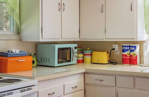 Logan Cottage | Majestic Pines: Budget-friendly 4 person cottage near Lake Logan: Hot tub/WiFi