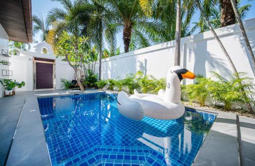 Pratumnak Hill Villa | Majestic Residence Pool Villas 2 Bedrooms Private Beach