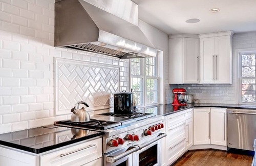 Donaldson Run House | Majestic Residence, Theater, Gym - 5 miles from DC