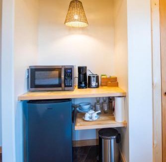 Knik-Fairview House | Majestic View Roundhouse - Peace Room