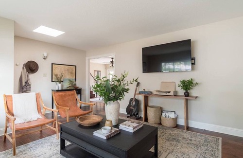 North Junior College Neighborhood Association House | Major Dr. · Stylish-Quiet-Spa&Pool-WiFi-Wine Country Getaway!
