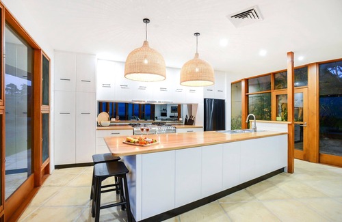 Middleton House | Makai Luxury Lodge - Holiday in Remote Luxury with Panoramic Coastal Views