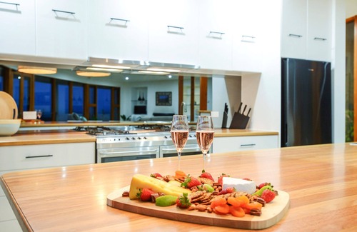 Middleton House | Makai Luxury Lodge - Holiday in Remote Luxury with Panoramic Coastal Views