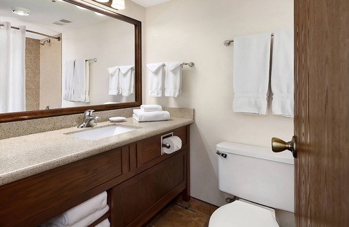 Casper House | Make Your Trip More Enjoyable! Near Dakota Zoo, Raging Rivers Waterpark