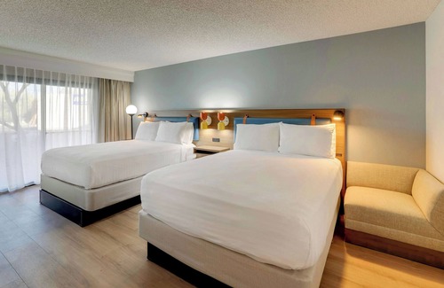 Mayo Clinic Hotel | Make Your Trip More Enjoyable! Near Desert Vista Dog Park, Pets are Allowed
