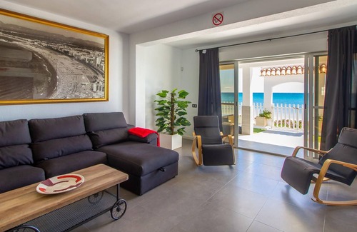 Vista de los Angeles-Rumina House | Make yourself at home in this paradisiacal vacation home and enjoy the tranquility.