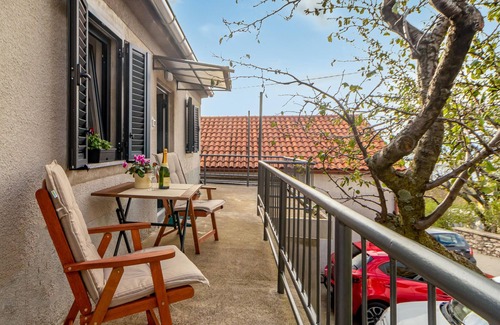 Hreljin House | Make yourself comfortable for two in this compact vacation apartment with sea view.