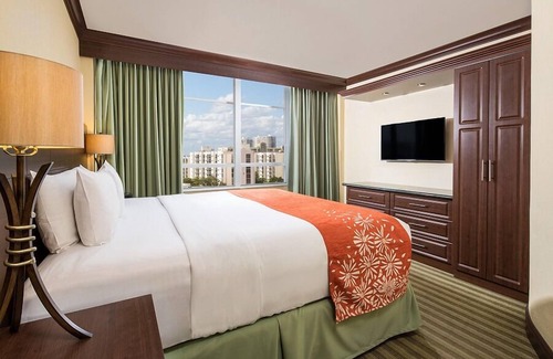 Sunny Isles Beach Resort | Making The Best Memories Along The Way! 2 Convenient Units, Pool, Pets Allowed
