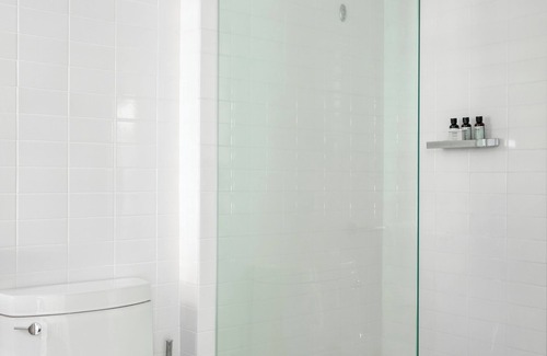 Waikiki Hotel | Making The Best Memories Along The Way! 2 Relaxing Units, Outdoor Swimming Pools