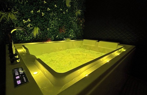 Calais House | Maléna Home self-catering cottage with spa Calais