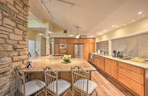 Star Harbor House | Malakoff Lakefront Home: Golf Course On-Site!