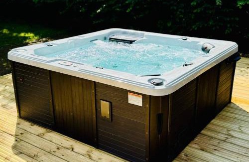 Great Saling House | Mallards - English Countryside Retreat