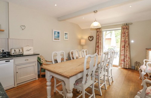 Heacham Cottage | MALTHOUSE FARM, pet friendly, character holiday cottage in Heacham