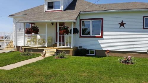 Clark's Harbour Bed & Breakfast | Mama`s By The Sea B&B
