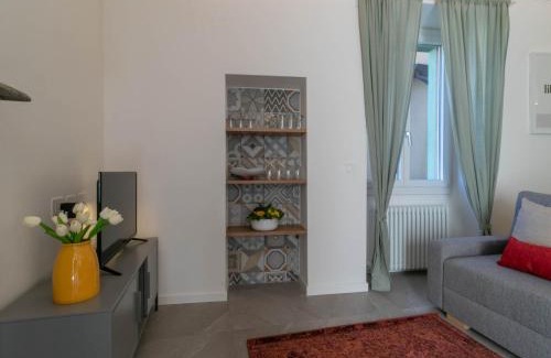 Mandello del Lario Apartment | Mamma Ciccia - modern apt in the historic centre