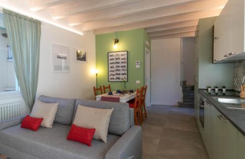 Mandello del Lario Apartment | Mamma Ciccia - modern apt in the historic centre