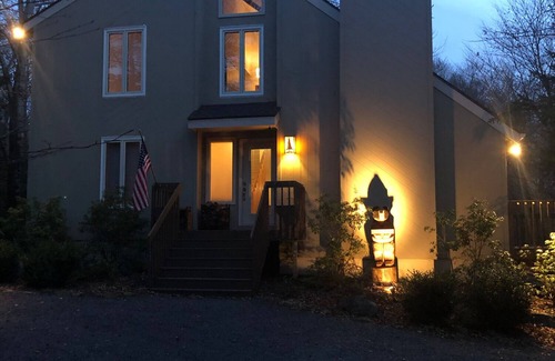 Pocono Pines House | Mammoth Rock Lodge nestled in beautiful Pocono Pines, by Lake Naomi.