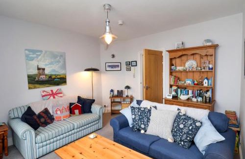 West Cliff Apartment | Mamoir's Place