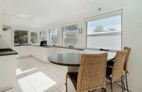 Vincentia Cottage | Mana Magic - Beachfront with Great ocean views