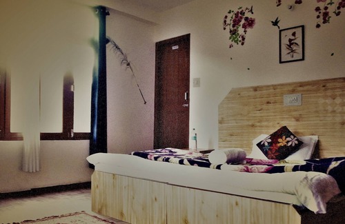Old Manali Hotel | Manali Top Inn and Cafe