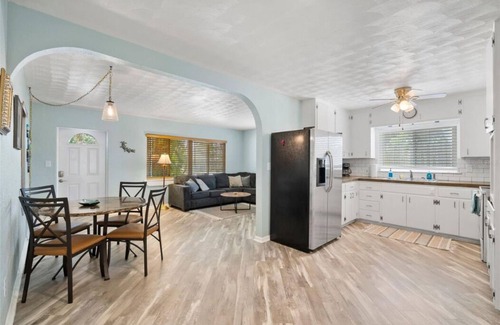 Whitney Beach House | "Manatee" 3 miles to Anna Marie