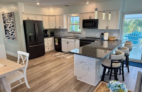 Marathon House | Manatee Manor your tropical getaway in the heart of the Florida Keys!