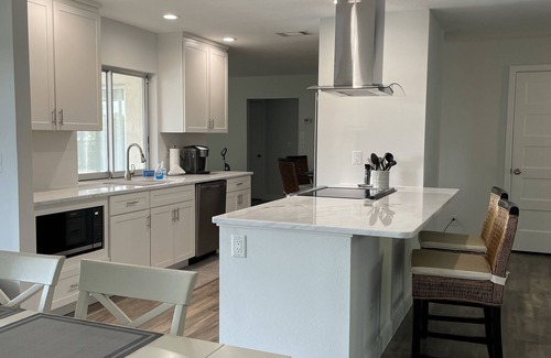 Yacht Club House | Manatee Retreat Cape Coral Yacht-Club WiFi/Saltwater-Pool/Direct River Access