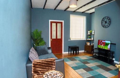 Manchester House | Manchester 2 Bedrooms Tv Close To Local Sights
