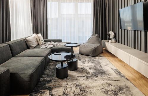 Tractorul Apartment | Mandala Designer Apartments with Free Private Parking, near Mall Coresi