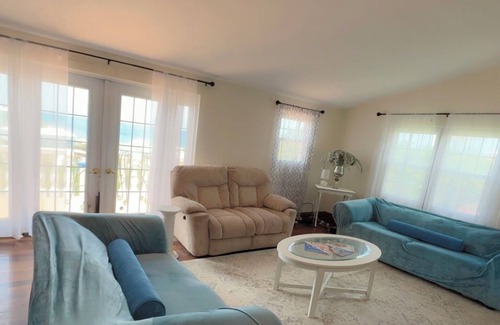 Hamilton Parish Bed & Breakfast | Manders Estate Ocean View Bed & Breakfast - Wake Up to Paradise