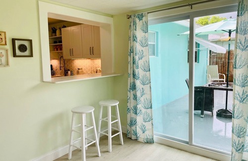 Pine Gardens North House | Mango Cottage Close to Beaches and Lighthouse