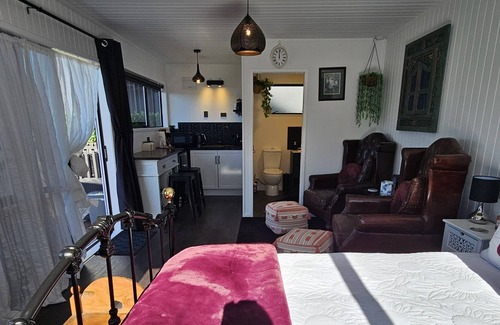 Mangonui Cottage | Mangonui, Outstanding Harbour Views From This Cute Cottage