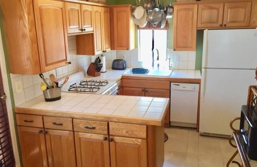 El Porto House | Manhattan Beach Duplex with Ocean Views | 1 block to beach