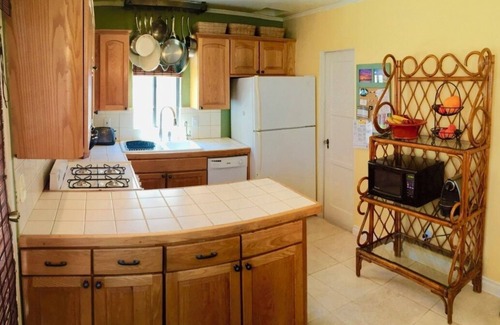 El Porto House | Manhattan Beach Duplex with Ocean Views | 1 block to beach