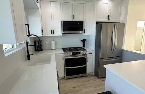 El Porto Apartment | Manhattan Beach Modern Panoramic Sea View